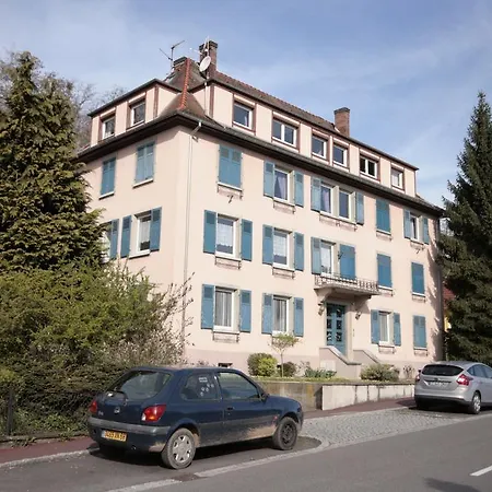 Nid Du Chateau Avec Garage