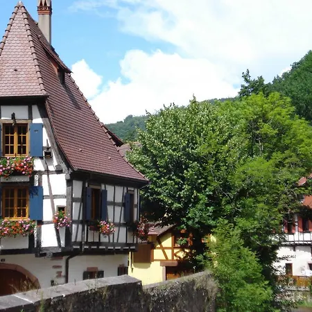 Nid Du Chateau Avec Garage